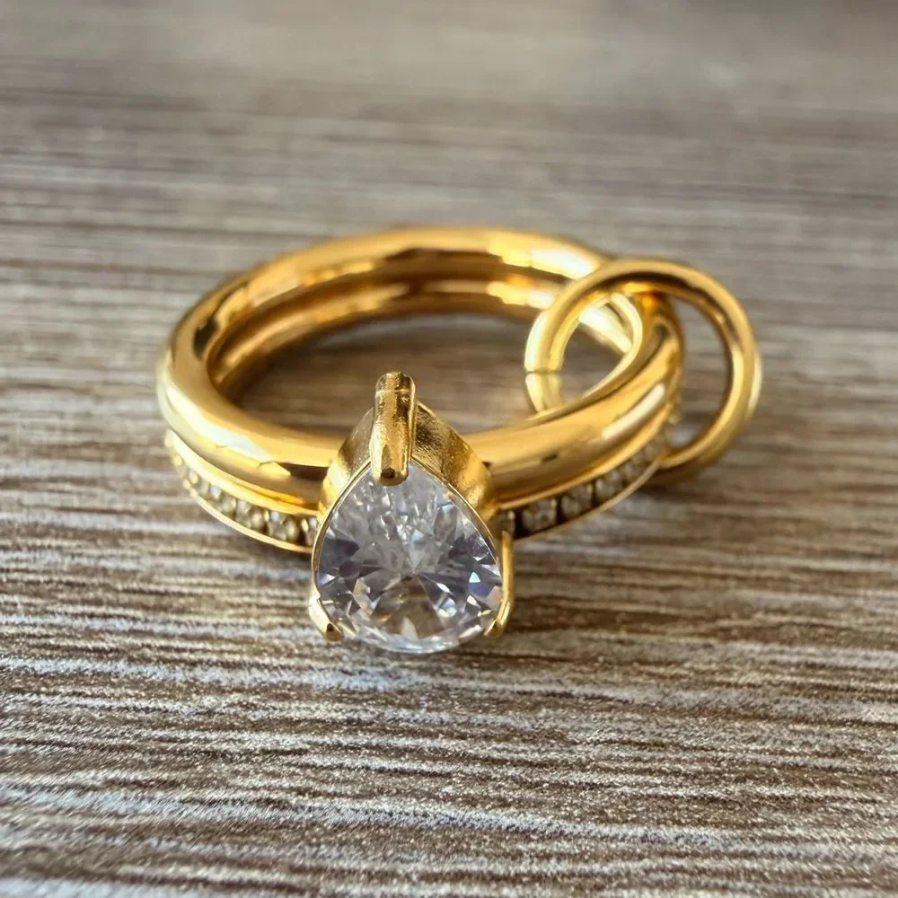 Elegant Gold Teardrop Ring N1178
